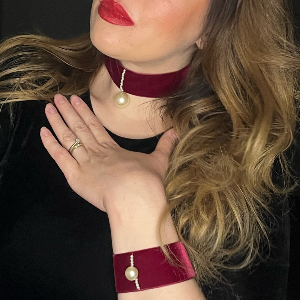 Elegant Velvet Choker and Bracelet Set with Pearl